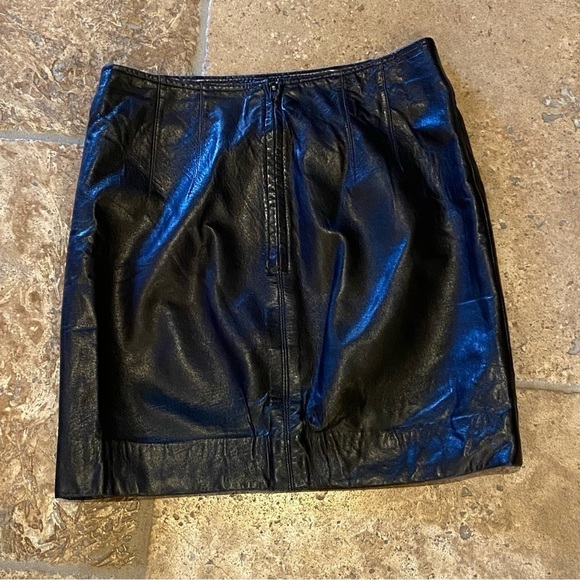 Vintage MAXIMA Women Black Leather Short Skirt Size 6-Fit like XS/S - Picture 2 of 6